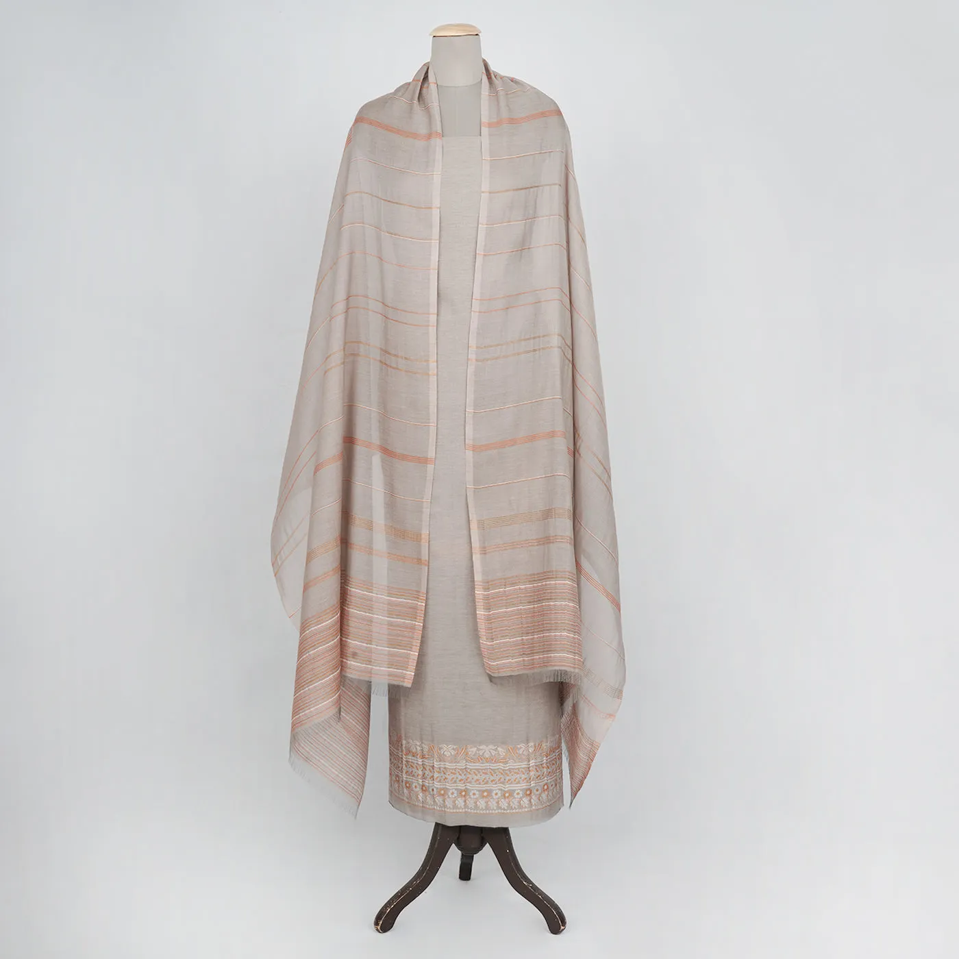 Saleeqa: Grey Jacquard Suit