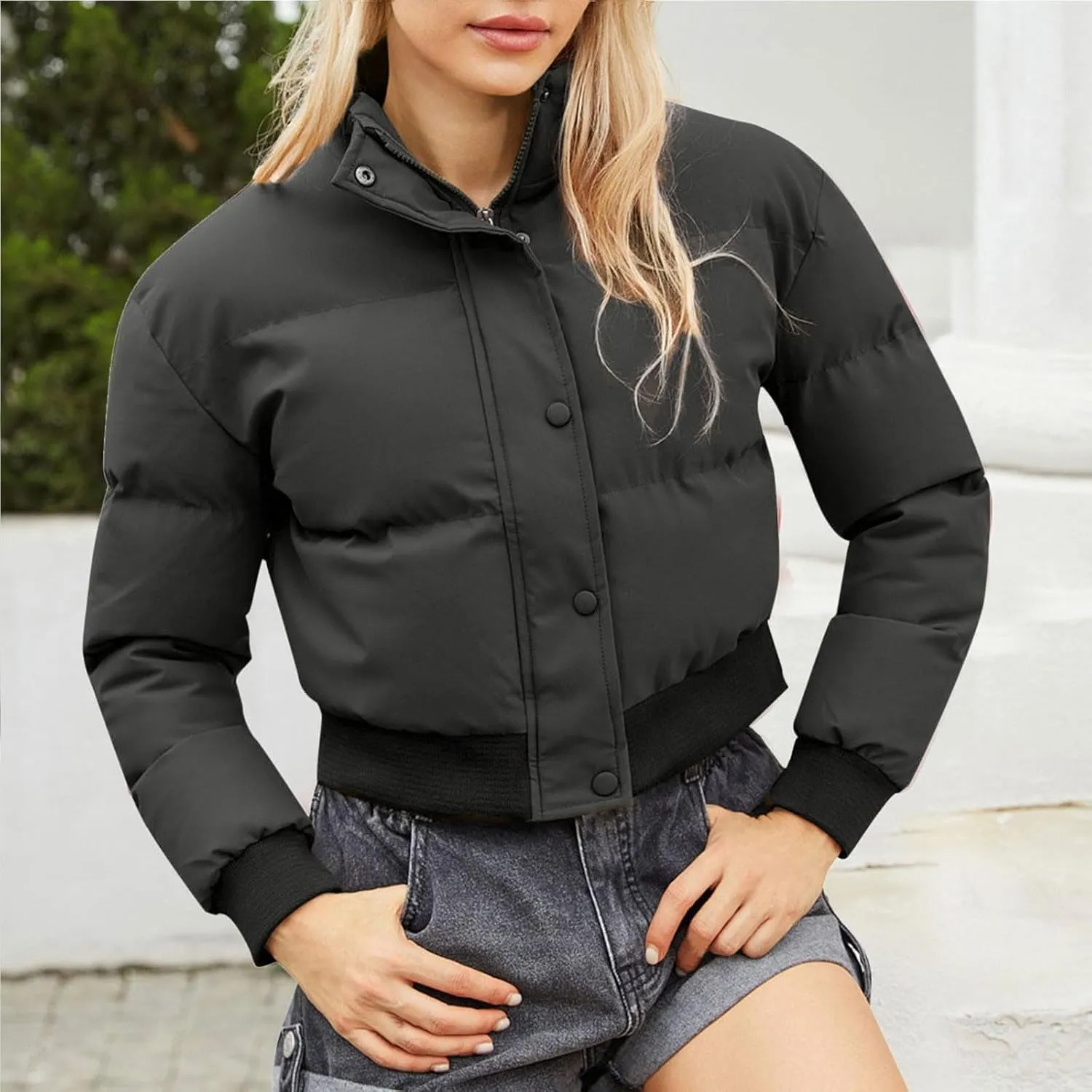 Women's Cropped Puffer Jackets Trendy Long Sleeve Zipper Down Jacket 2024 Winter Warm Quilted Short Down Coat Pockets