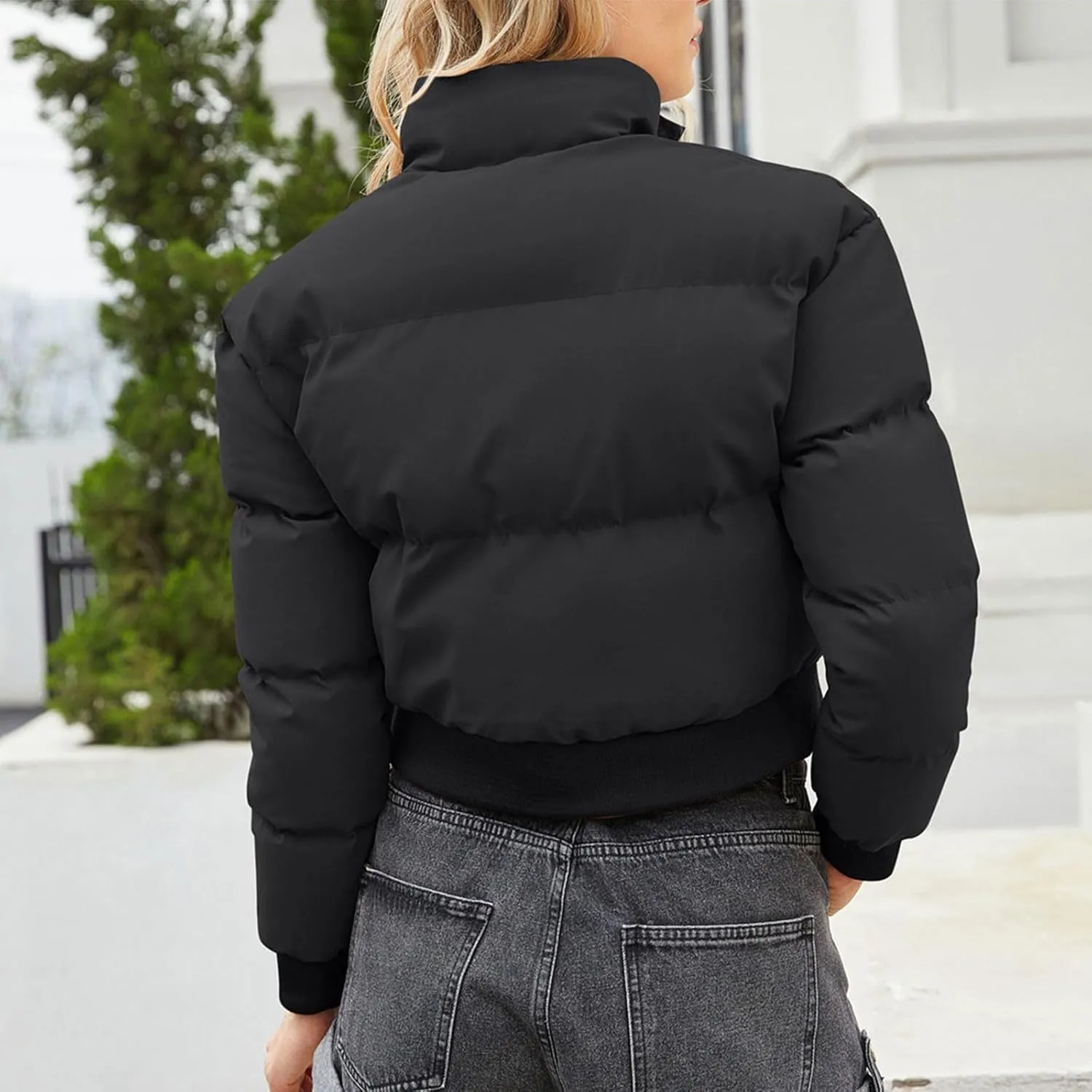 Women's Cropped Puffer Jackets Trendy Long Sleeve Zipper Down Jacket 2024 Winter Warm Quilted Short Down Coat Pockets